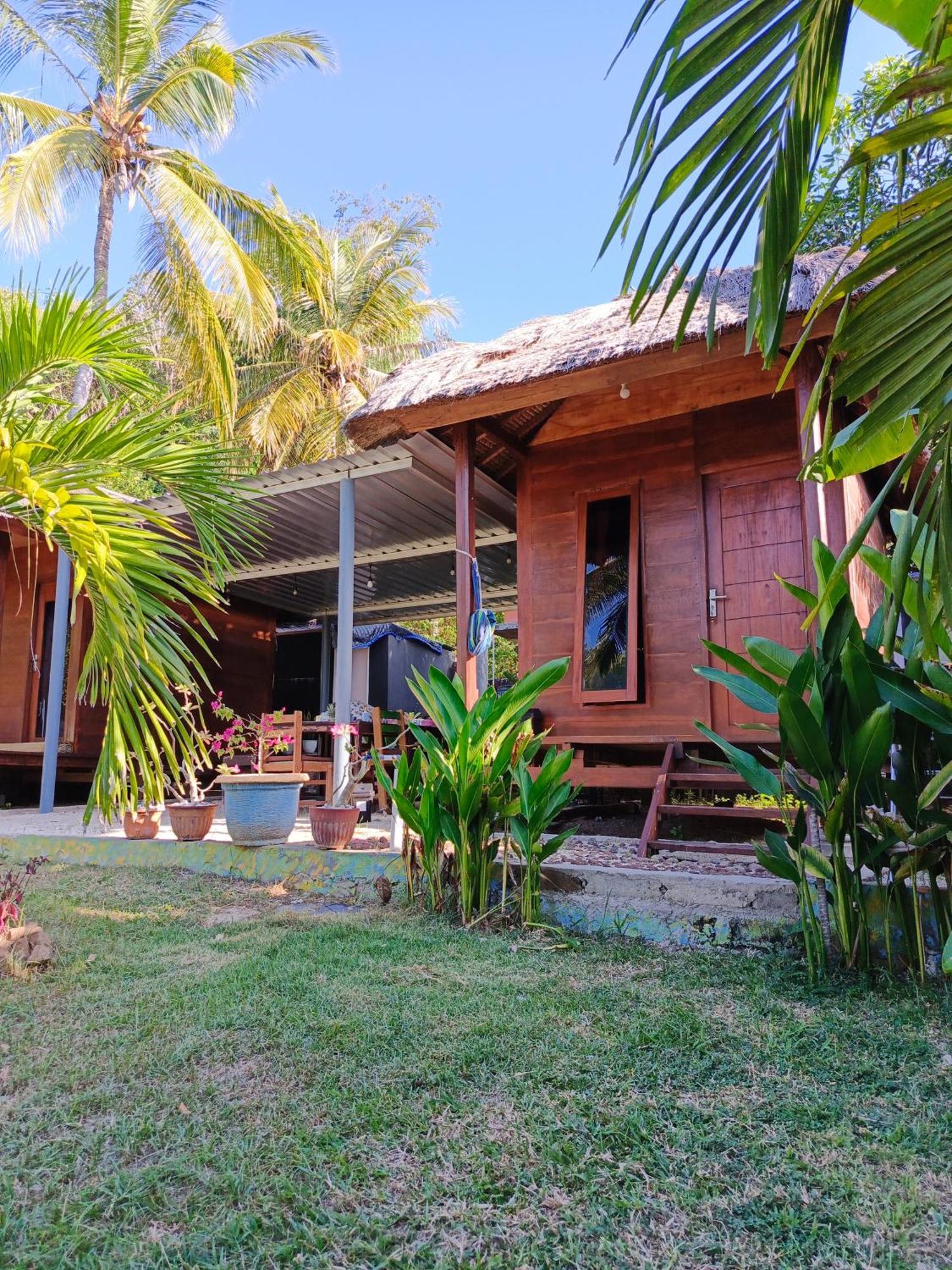 Yellow Coco Gili Gede Exterior photo
